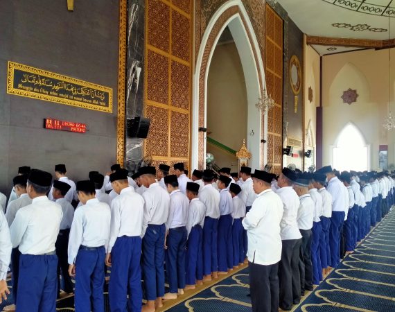 Masjid Agung Al Anwar